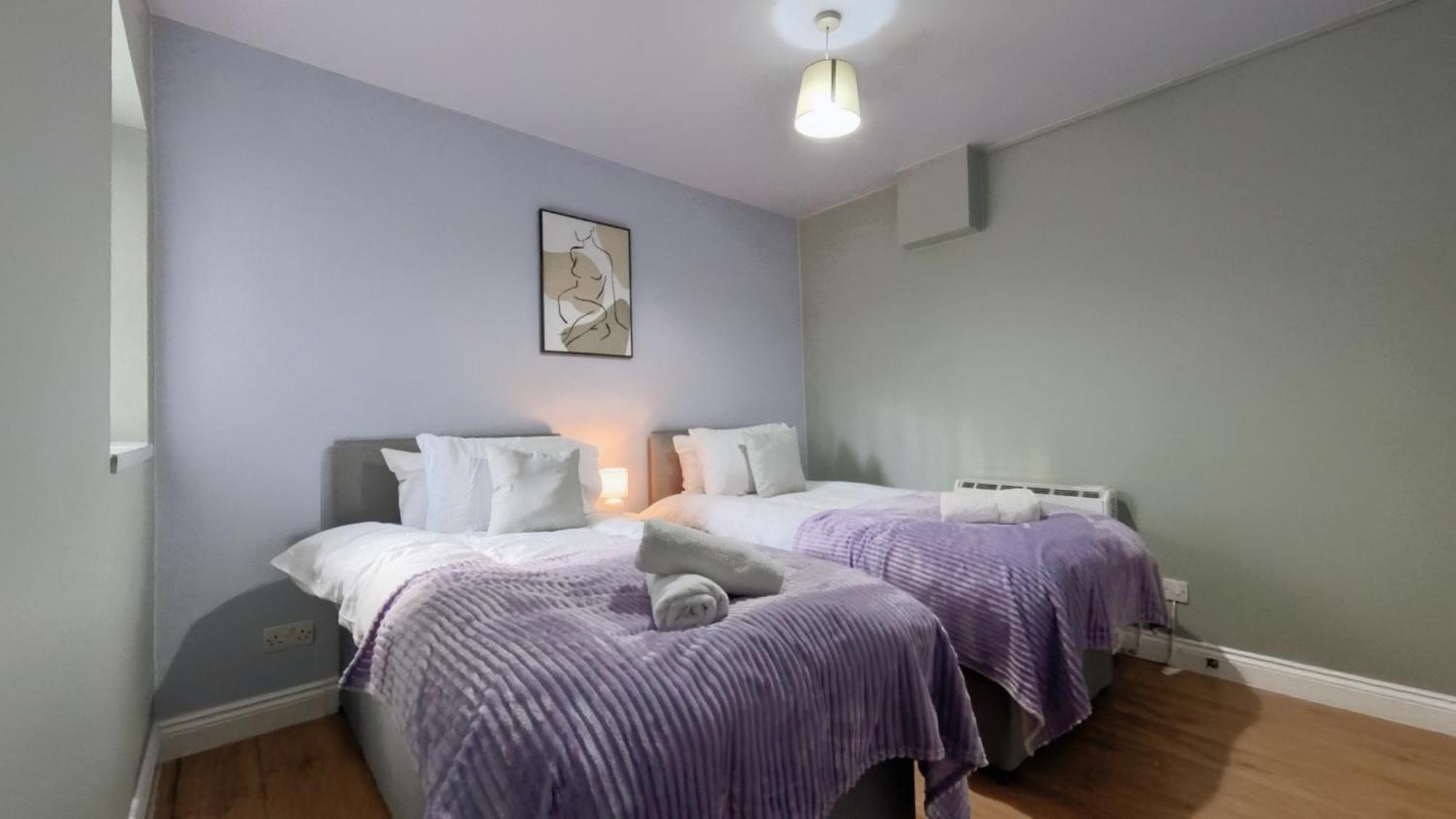 Group Bookings: Up To 30 Guests Across 5 Spacious Flats! Keyless Access Free Wifi & Parking برمنغهام المظهر الخارجي الصورة